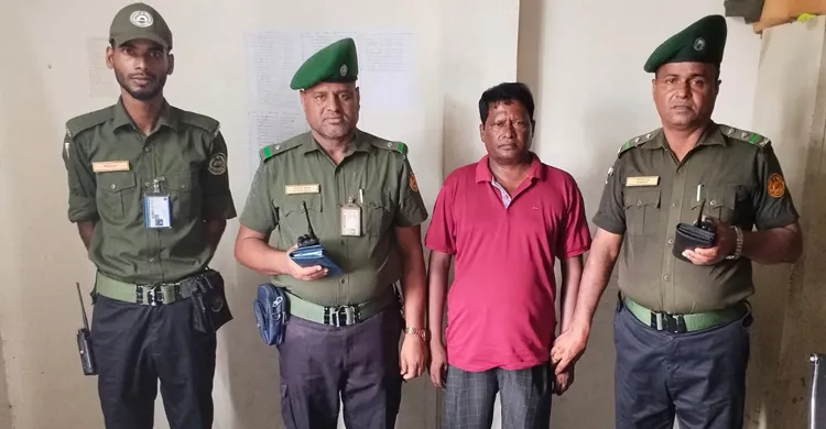 শহীদ সোহরাওয়ার্দী মেডিকেল কলেজ হাসপাতালে দালাল আটক, পুলিশের নিকট হস্তান্তর