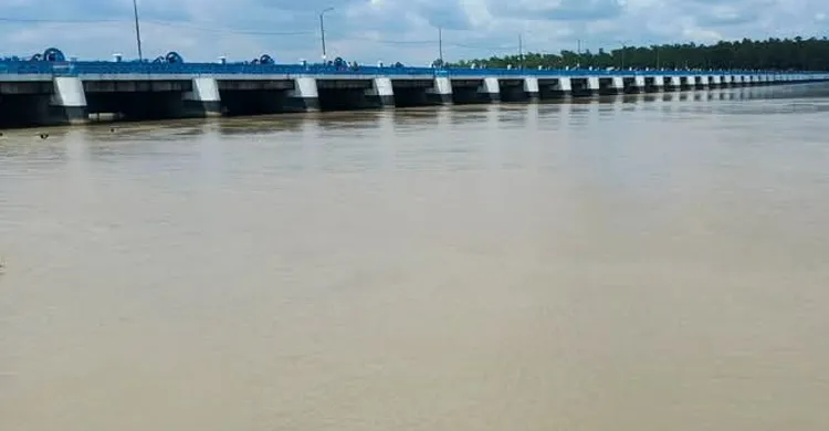 কমছে তিস্তার পানি, কেটেছে বন্যার শঙ্কা