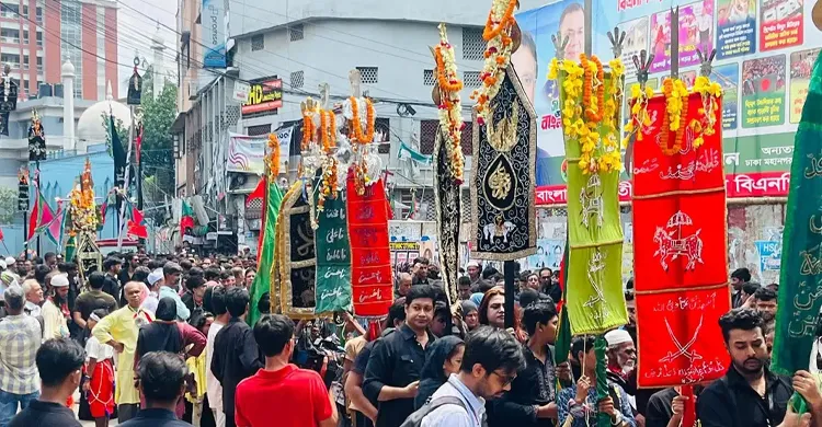 হোসেনি দালান থেকে শুরু হলো ঐতিহ্যবাহী তাজিয়া মিছিল