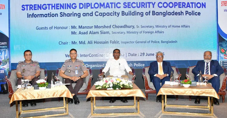 বৈশ্বিক অপরাধ মোকাবেলায় সমন্বিত নিরাপত্তা ব্যবস্থা গড়তে চায় বাংলাদেশ পুলিশ
