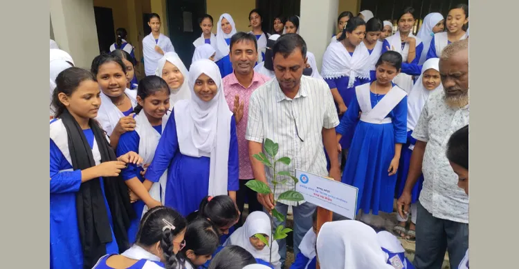 কুলাউড়া বালিকা স্কুলে জলবায়ু সচেতনতায় বৃক্ষরোপণ কর্মসূচীর উদ্বোধন
