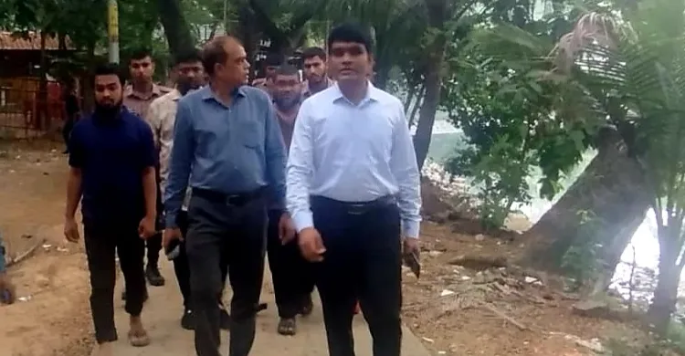 ধানমন্ডি লেকে ডিএসসিসির উচ্ছেদ অভিযান, জরিমানা আদায়
