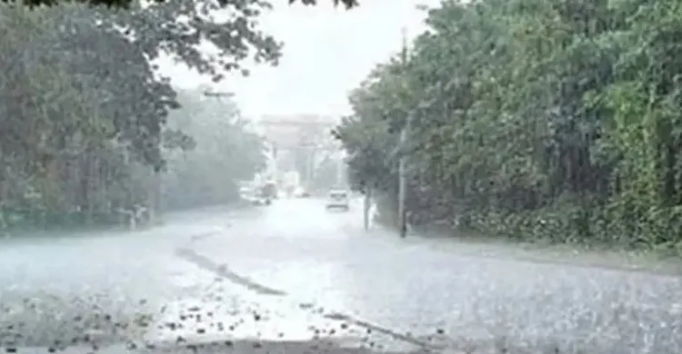 ঢাকায় বৃষ্টির সম্ভাবনা, ৯ অঞ্চলে ঝড়ের আভাস