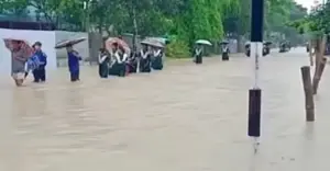 ভারী বৃষ্টিতে খাগড়াছড়ি-রাঙামাটি সড়কে যান চলাচল বন্ধ