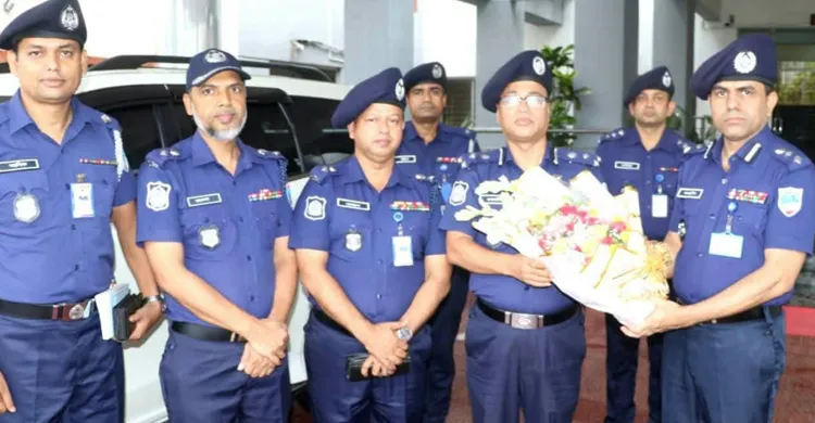খুলনা রেঞ্জের নতুন ডিআইজি মোস্তাফিজুর রহমানের যোগদান