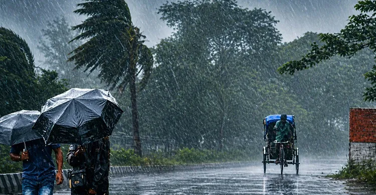 সক্রিয় মৌসুমি বায়ুর প্রভাবে সারা দেশে ভারী বৃষ্টির সতর্কতা