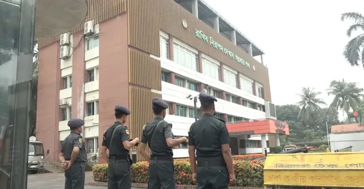 হেফাজতে মৃত্যু নিয়ে প্রশ্ন, কারাবন্দিদের চিকিৎসায় ঘাটতিতে উদ্বেগ