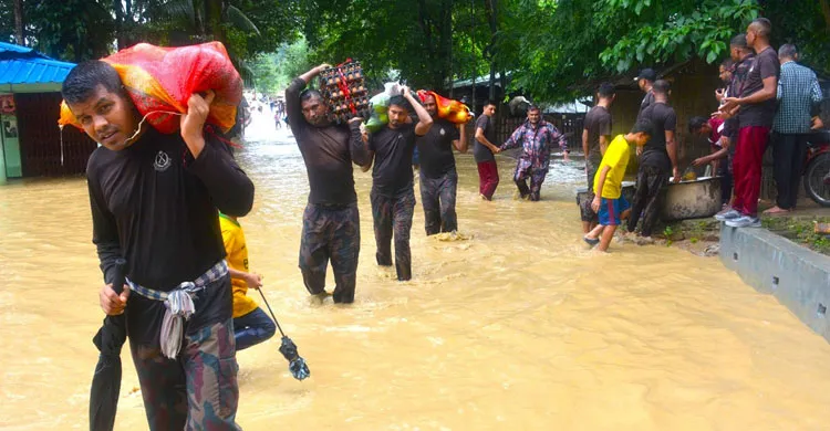 বান্দরবানে বন্যাদুর্গত ১২২ পরিবারকে উদ্ধার করেছে বিজিবি