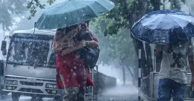 দেশজুড়ে বৃষ্টি-বজ্রবৃষ্টির পূর্বাভাস, পাঁচ জেলায় ভূমিধসের উচ্চ ঝুঁকি