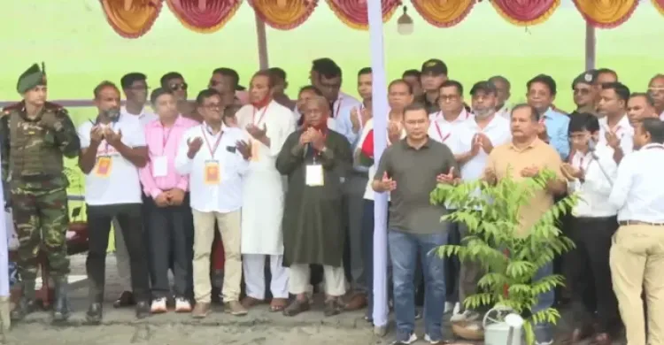 বরিশালে প্রধানমন্ত্রী তারেক রহমান: বৃক্ষরোপণ ও ফ্যামিলি কার্ড বিতরণ
