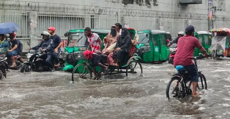 গত ২৪ ঘণ্টায় ঢাকায় ৯৭ মিমি বৃষ্টি, অতি ভারী বর্ষণ রেকর্ড