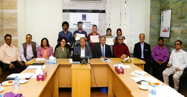 ঢাবি ট্রাস্ট ফান্ডের বৃত্তি পেলেন অর্থনীতি ও রাষ্ট্রবিজ্ঞান বিভাগের ১১ শিক্ষার্থী