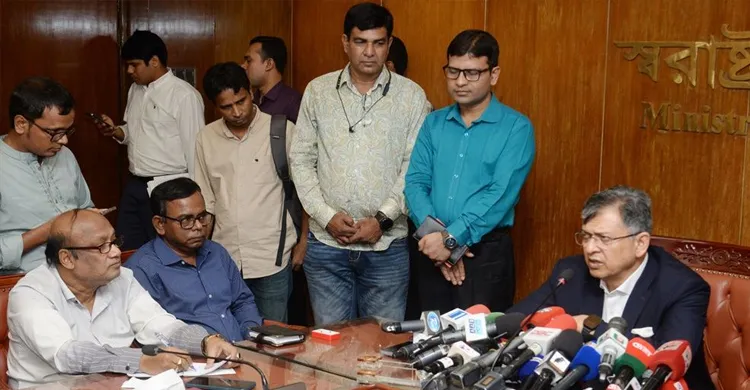 শেখ হাসিনাকে আইনি প্রক্রিয়ায় ফেরানো হবে, দেশে এলে গ্রেফতার: স্বরাষ্ট্রমন্ত্রী
