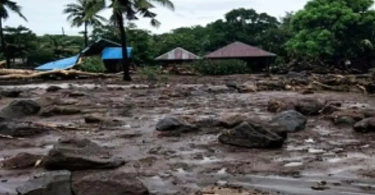 ভারী বৃষ্টিতে জম্মু-কাশ্মীরে বন্যা ও ভূমিধসে নিহত ৮, নিখোঁজ ৬