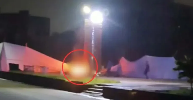 নারায়ণগঞ্জে দেশের প্রথম জুলাই স্মৃতিস্তম্ভে আগুন দিলো দুর্বৃত্তরা