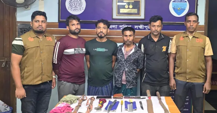 লক্ষ্মীপুরে ডাকাতির প্রস্তুতিকালে দেশীয় অস্ত্রসহ ৪ ডাকাত গ্রেপ্তার