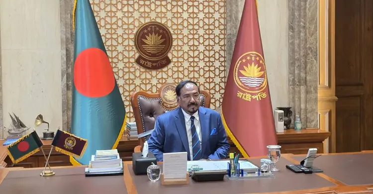 ভারপ্রাপ্ত রাষ্ট্রপতি হিসেবে প্রথমবার বঙ্গভবনে হাফিজ উদ্দিন আহমদ