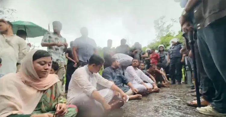 বাহুবলে এনসিপির গাড়িবহর আটকাল পুলিশ, ১৪৪ ধারার কারণে হবিগঞ্জে প্রবেশে বাধা