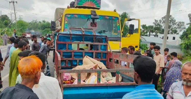 বগুড়ায় ট্রাক-পিকআপ মুখোমুখি সংঘর্ষে নিহত ৪