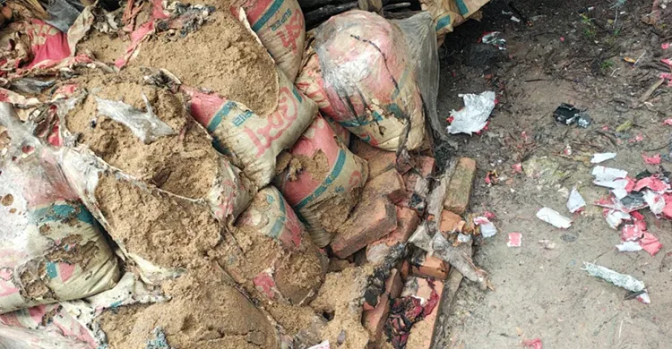 বরিশালের বাকেরগঞ্জে রহস্যজনক বিস্ফোরণ,  ৩ জন দগ্ধ