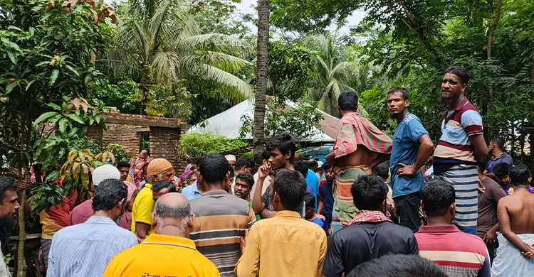 বাগেরহাটে একই পরিবারের তিনজনের অর্ধগলিত মরদেহ উদ্ধার
