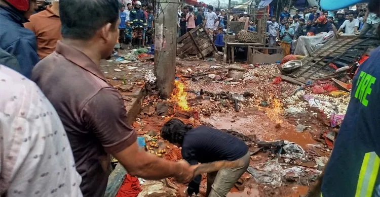 আগুনের পর সাত লিকেজ, ৭ ঘণ্টা ধরে গ্যাস নেই আশুলিয়ায়