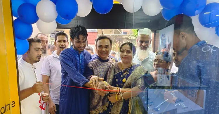 বাগেরহাটে উদ্বোধন হলো ‘অনামিকা গ্যালারী’, দেশি-বিদেশি স্মার্টফোনের নতুন ঠিকানা