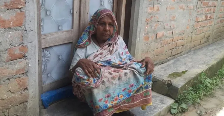 সম্পত্তির জন্য মাকে নির্যাতনের অভিযোগ ছেলের বিরুদ্ধে