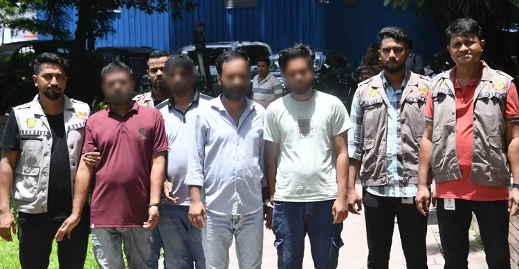 পল্লবীতে গোলাগুলি: ‘ল্যাংড়া রুবেল’সহ গ্রেপ্তার ৫, অস্ত্র-ইয়াবা উদ্ধার