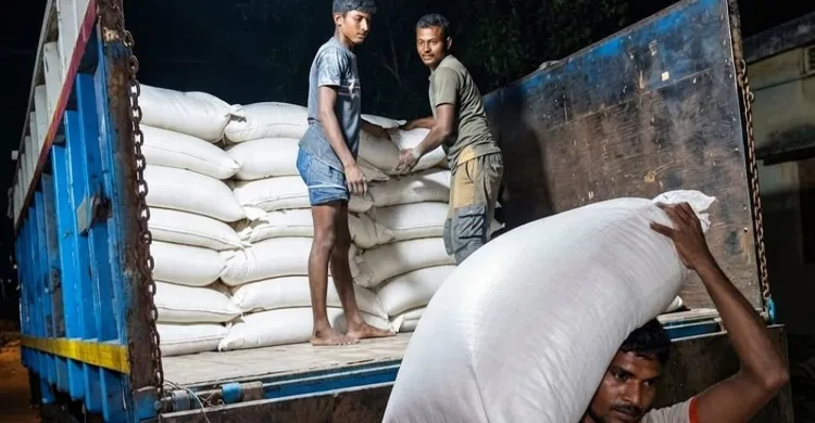 মিয়ানমারে ইউরিয়া সার পাচারকালে আটক ৪