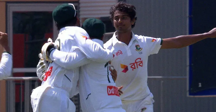 ৬৭ রানে পিছিয়ে তৃতীয় দিন শেষ করল অস্ট্রেলিয়া