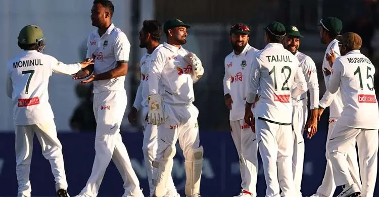 স্টার্কের ৬ উইকেটের জবাবে শরিফুলের ছয় শিকার, অস্ট্রেলিয়ার লিড ১০১