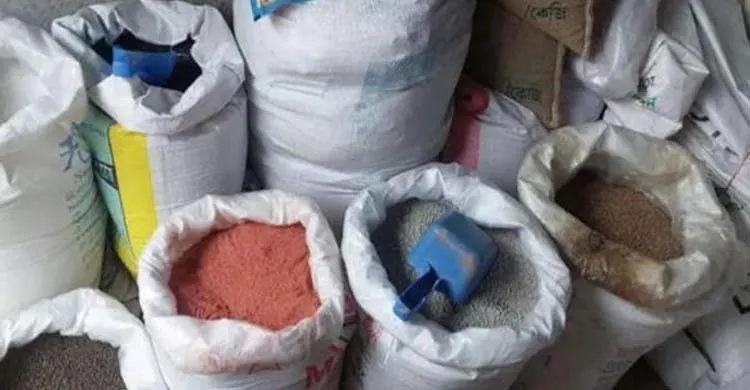 বগুড়ার শেরপুরে সরকার নির্ধারিত দামে মিলছে না সার, কৃত্রিম সংকটের অভিযোগ