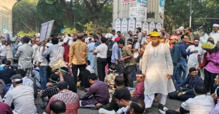 আজ এমপিওভুক্তির দাবিতে শহীদ মিনারে নন-এমপিও শিক্ষক-কর্মচারীদের মানববন্ধন