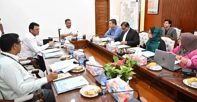 মেয়েদের সর্বজনীন উপবৃত্তি পুনরায় চালুর উদ্যোগ, দুই জেলায় মিড-ডে মিলের পাইলট