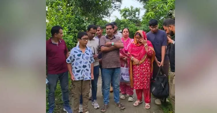 সপরিবারে আত্মগোপনে থাকা চাঁদপুরের স্বর্ণ ব্যবসায়ী পিন্টু আটক