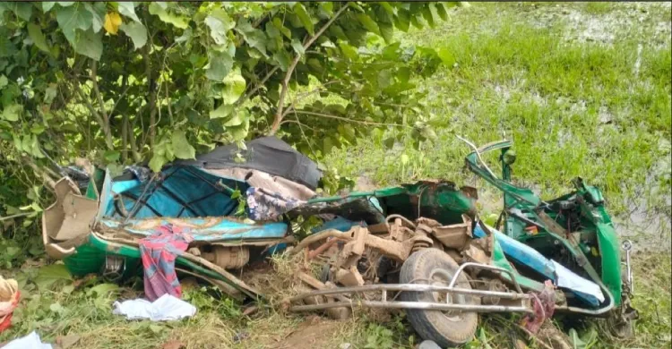 কালিয়াকৈরে কাভার্ডভ্যান-অটোরিকশা সংঘর্ষে নিহত ৩