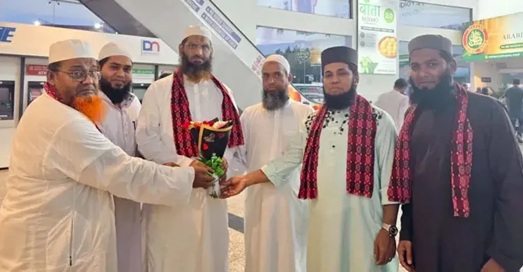 বন্যা-ভূমিধসে ক্ষতিগ্রস্ত এলাকা পরিদর্শনে নেপালে মাওলানা মামুনুল হক
