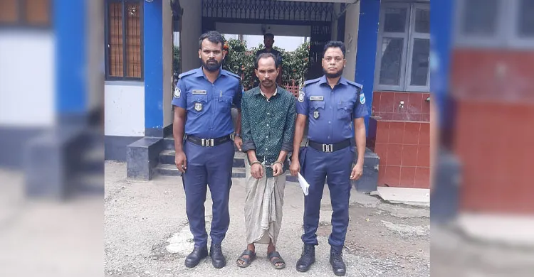 হরিরামপুরে ১১ বছরের কন্যাশিশুকে ইভটিজিং করায় এক যুবক আটক
