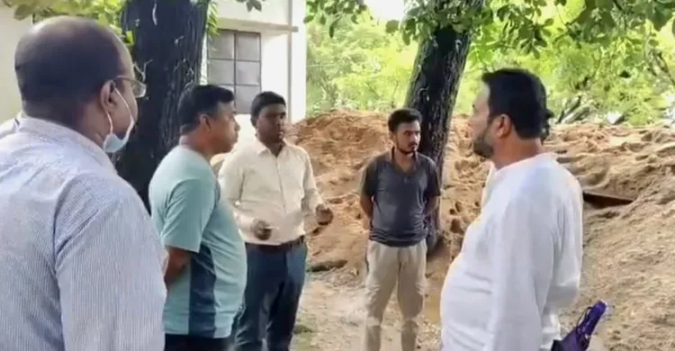 ইজারাবিহীন নদী থেকে লুট করা বালু ইউএনও কার্যালয়ের সামনে, জেলা জুড়ে তোলপাড়