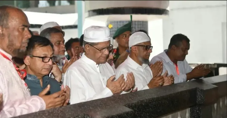সিলেটে হযরত শাহজালাল (রহ.)-এর মাজার জিয়ারত করলেন রাষ্ট্রপতি