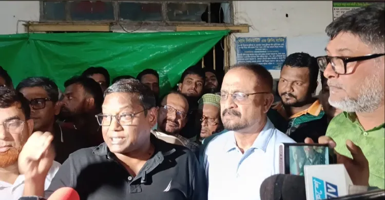 মমেক হাসপাতালে কেউ পদদলিত হয়ে মারা যায়নি, তদন্ত কমিটি গঠন: বিভাগীয় কমিশনার