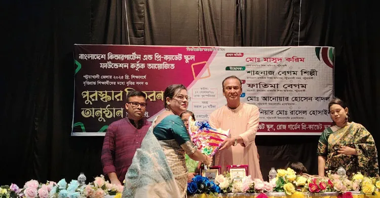 পটুয়াখালীতে ৩টি স্কুলের ৮০ জন বৃত্তিপ্রাপ্ত শিক্ষার্থীকে সনদপত্র ও পুরস্কার প্রদান