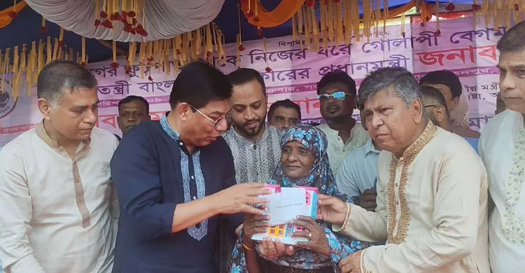 ফুটপাতের সেই গোলাপী পেলেন প্রধানমন্ত্রীর উপহারের ঘর