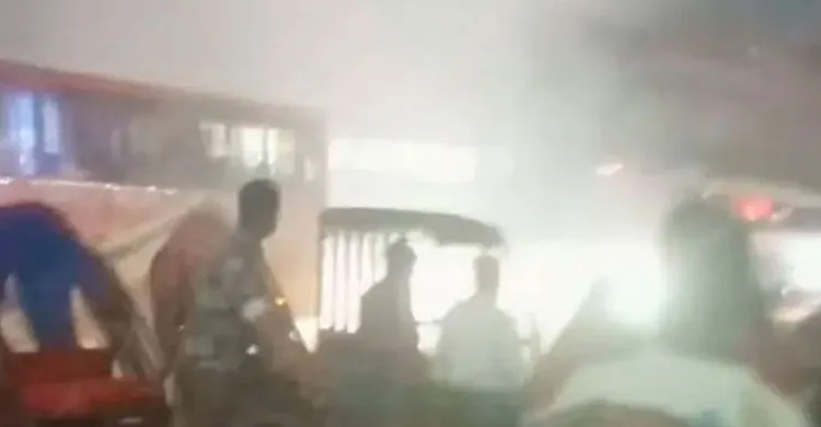 যাত্রাবাড়ীতে ককটেল বিস্ফোরণ, অটোরিকশাচালক আহত
