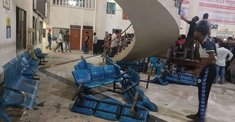 রাবি শিক্ষার্থীদের বিক্ষোভ, রাজশাহী রেলস্টেশনে ভাঙচুর
