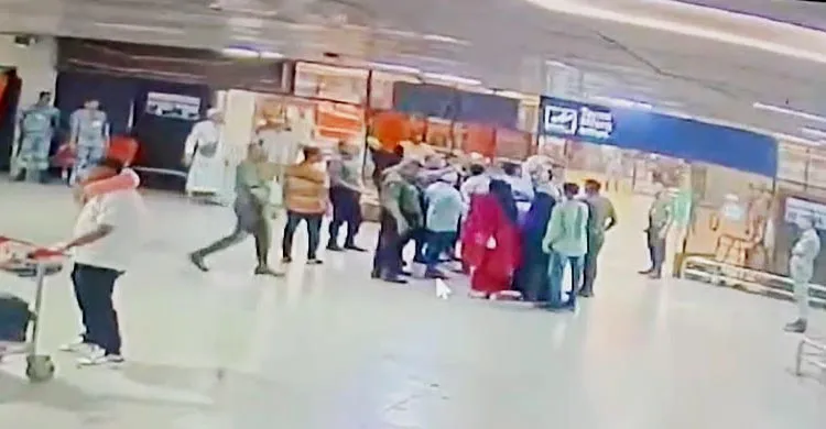 সিসিটিভি ফুটেজ অনুযায়ী শাহজালাল বিমানবন্দরের ক্যানোপি-২ এলাকার ঘটনার সত্যতা