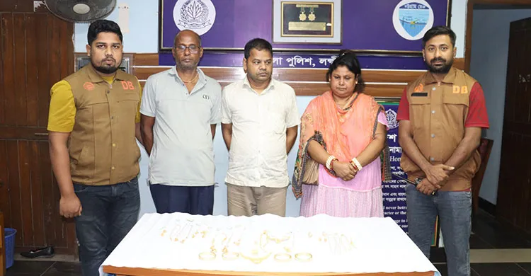 ২২ ভরি স্বর্ণ নিয়ে পলাতক ব্যবসায়ী পুলিশের হাতে আটক