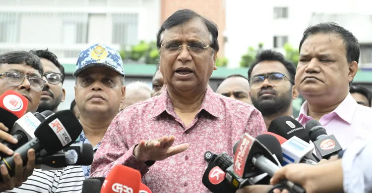 পল্টন মোড় থেকে নর্থ সাউথ রোড পর্যন্ত মূল সড়ক হকারমুক্ত ঘোষণা ডিএসসিসির