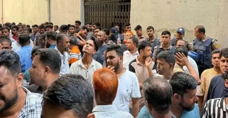 পল্টনের জাসদ অফিসে গোপন বৈঠকের সময় আটক শতাধিক